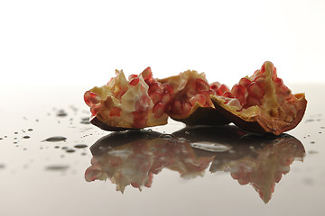 Image showing Pomegranate with reflection