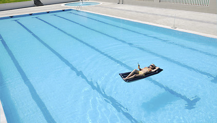 Image showing beautiful woman relax on swimming pool