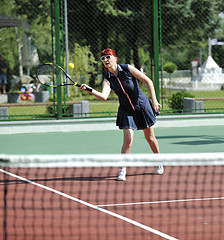 Image showing young woman play tennis game outdoor