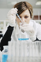 Image showing young woman in lab 