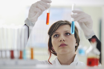 Image showing young woman in lab 