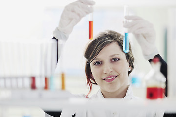 Image showing young woman in lab 