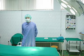 Image showing surgeon in surgery room