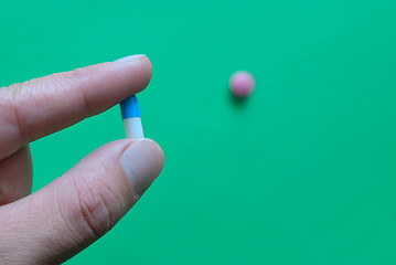 Image showing pills in hand