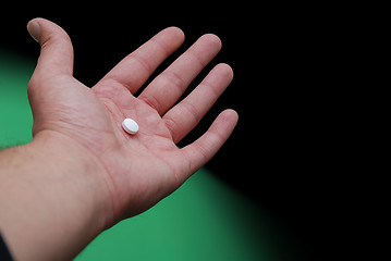 Image showing pills in hand