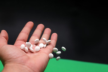 Image showing pills in hand