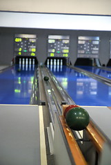 Image showing A night at the bowling court