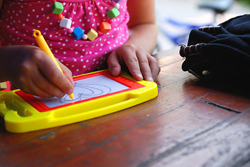 Image showing Cute litlle girl drawing