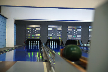 Image showing A night at the bowling court