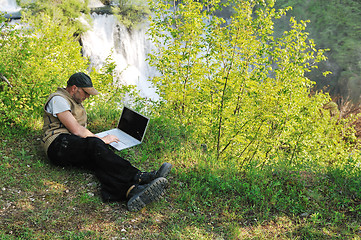 Image showing man outdoor laptop