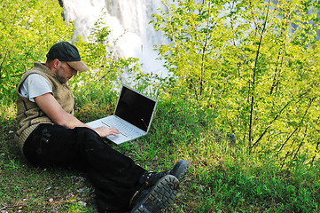 Image showing man outdoor laptop