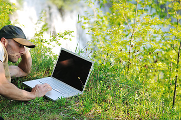 Image showing man outdoor laptop