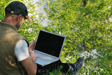 Image showing man outdoor laptop