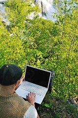 Image showing man outdoor laptop