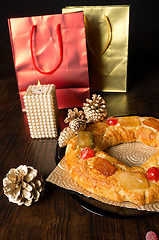 Image showing Roscon de Reyes and presents