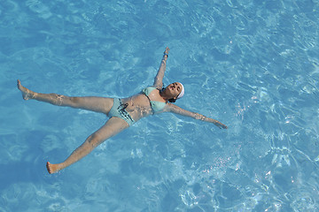 Image showing woman relax at swimming pool 