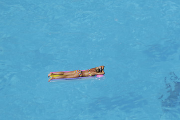 Image showing woman relax at swimming pool 