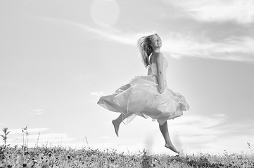 Image showing beautiful bride outdoor