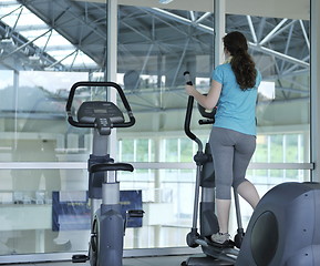 Image showing people running on threadmill at fitness club