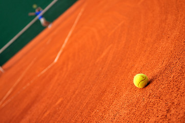 Image showing One tennis ball  on court
