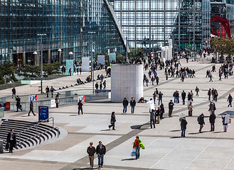 Image showing Crowd in La Defense