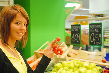 Image showing happy customer in hypermarket