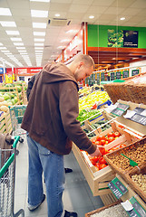 Image showing happy couple buying fruits in hypermarket