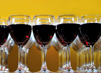 Image showing vine glass arangement in restaurant