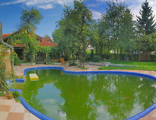 Image showing luxury house with swimming pool