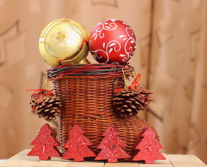 Image showing xmas decoration and a trellis boot