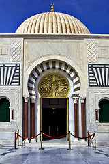Image showing door of bourguiba's gold mausoleum
