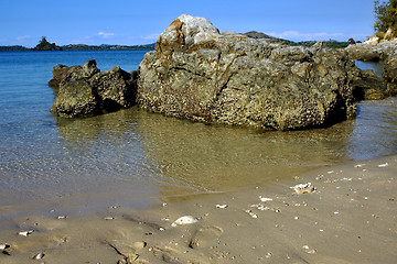 Image showing rocks and water in mamoko bay