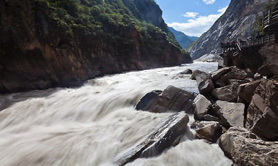 Image showing Tiger Leaping Gorge in Lijiang, Yunnan Province, China. 