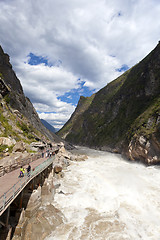 Image showing Tiger Leaping Gorge in Lijiang, Yunnan Province, China. 