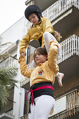 Image showing Castellers, girls and drop-tower