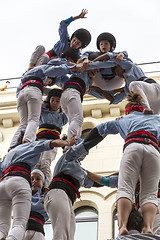 Image showing Castellers, girls and drop-tower