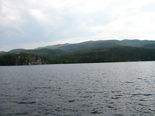 Image showing Bjørlivatnet and Groftlifjellet