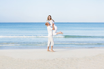 Image showing verliebtes junges paar im sommer am strand