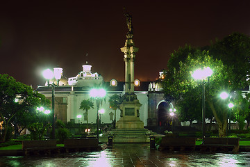 Image showing Liberty Statue, Plaza de la Independencia at night