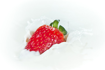 Image showing strawberry splashing into milk