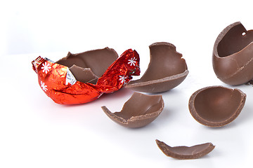 Image showing cracked chocolate egg 