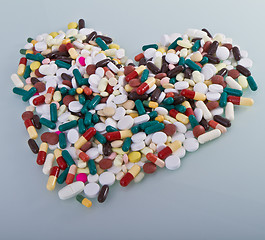 Image showing various pills in a shape of heart