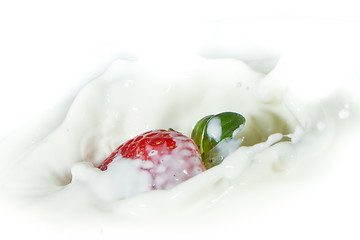 Image showing strawberry splashing into milk