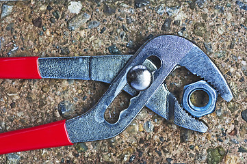 Image showing pipe tongs with nut