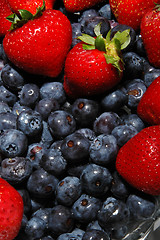 Image showing blueberries strawberries