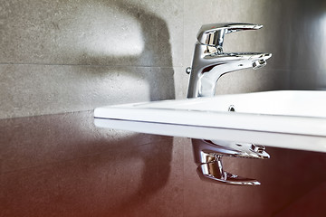 Image showing Faucet reflection shadow