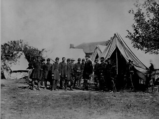 Image showing President Lincoln visiting the battlefield at Antietamo caption