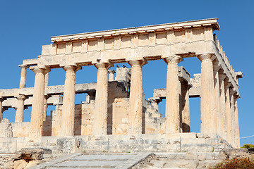 Image showing Temple of Aphaia from the path