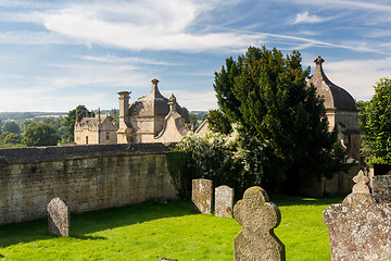 Image showing Church and gateway in Chipping Campden