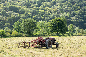 Image showing Antique tractor and threshing machine